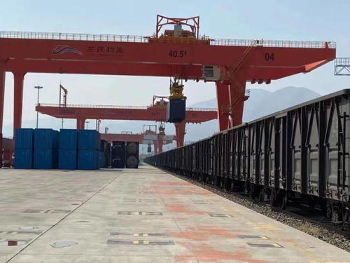 滿載日用百貨 服裝鞋襪等商品約1千噸 又一 中亞班列 滿載啟程